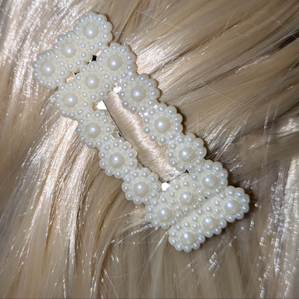 🍁 3/$15  Boutique Pearl Hair Barrettes